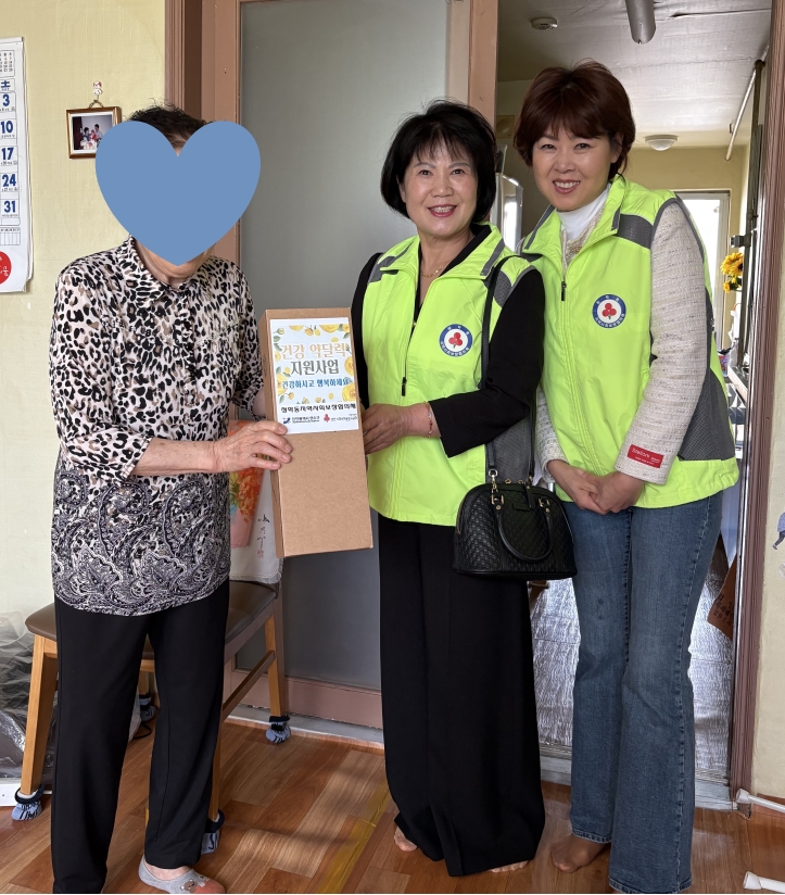 매일 약을 먹어야 하는 저소득 어르신 20가구 방문 전달